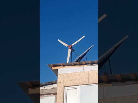 Видео: Показания ветряка НоНейм на ветре 8-10 м/с / 22 полюса шириной 15 мм против 26 полюсов шириной 10 мм