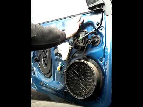 Видео: Как снять заменить стекло передней двери AUDI A4 B7 demontaz szyby drzwi przod!