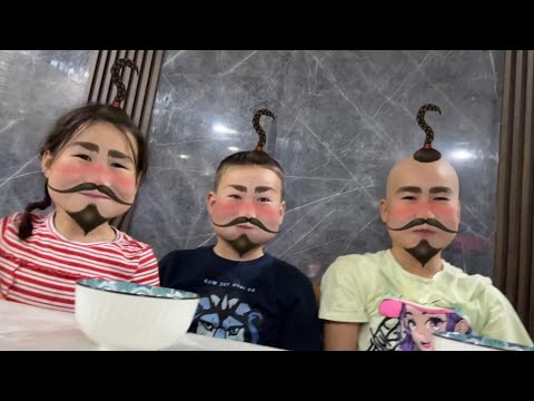 Видео: Күлме 😂🤣😜 Айзере Кәусар Алихан 👭🧍