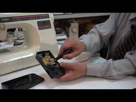Видео: Самостоятельный ремонт электронной педали швейной машины Бразер / Brother