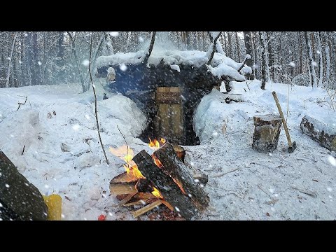 Видео: ПУРГА, СНЕГА ПО КОЛЕНО  / НА 2 ДНЯ В ИЗБУ / ДОДЕЛАЛ БАНЮ!