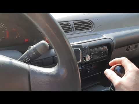 Видео: Nissan Serena 2.0 MT обзор