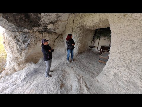 Видео: Доброволци от Русе възродиха скална обител на монах-лечител от 13 век край Красен