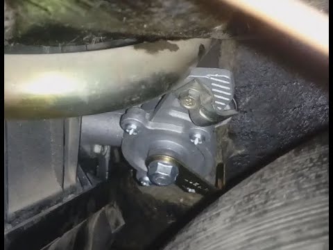 Видео: Замена крана печки (отопителя) ВАЗ 2107. Потек кран печки 2107.