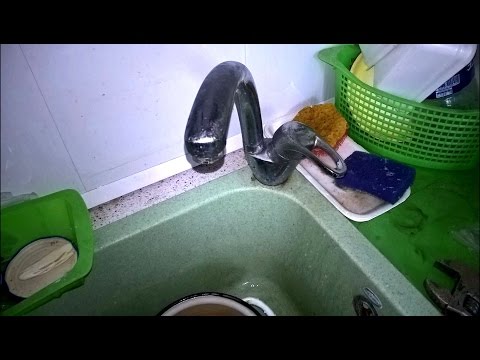 Видео: Плохо льется вода из крана смесителя