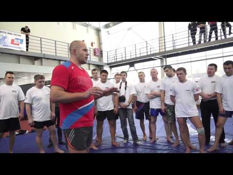 Видео: Как учиться бороться в партере. Советы Федора Емельяненко