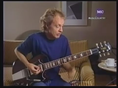 Видео: Ангус Янг Из AC /DC. Интервью. О концертах ,О Гитаре . (Русская Озвучка).
