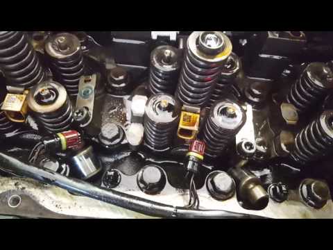 Видео: Как заменить форсунки и колпачки на Volvo D13 Часть 1/2