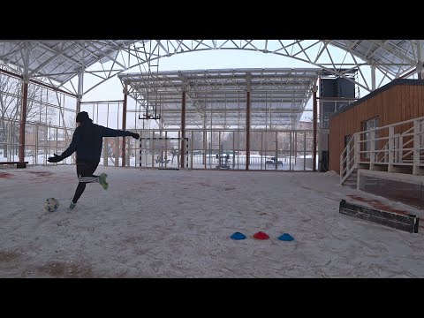 Видео: Индивидуальная тренировка завершения атаки в футболе (Тренировка зимой) #точныйударвфутболе