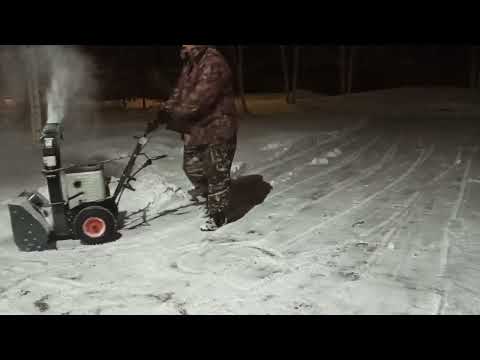 Видео: Снегоуборщик Парма  Снег 1 марта