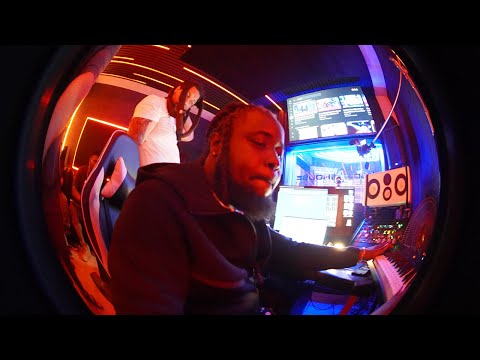 Видео: Создаём биты в Атланте с четырьмя мультиплатиновыми продюсерами (часть 1) | Producer Vlog 065