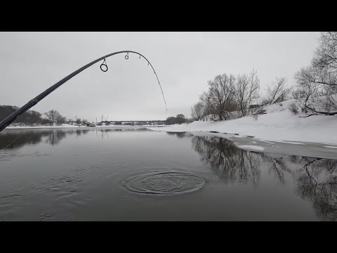 Видео: Москва-река в ЯНВАРЕ! ДЖИГ на СЛОМЕ ПОГОДЫ! Зимний спиннинг!