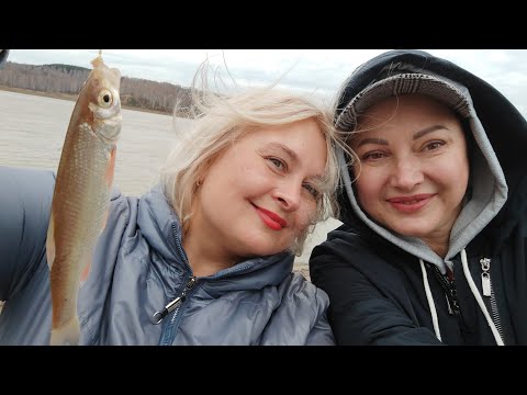 Видео: Первый выезд с подружкой на реку весной. Рыба клевать не хотела, но рыболовный сезон 2025 открыт!