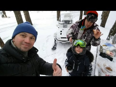Видео: Ставим ремень вариатора от Бурана на снегоход Yamaha Viking 540 в поле и просто покатушка