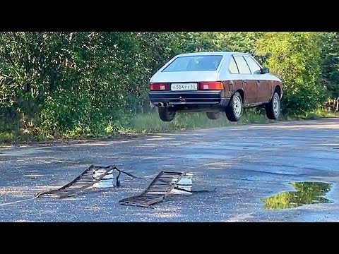 Видео: ВЗЛЕТЕЛИ НА МОСКВИЧЕ И ЧУТЬ НЕ ПЕРЕВЕРНУЛИСЬ?