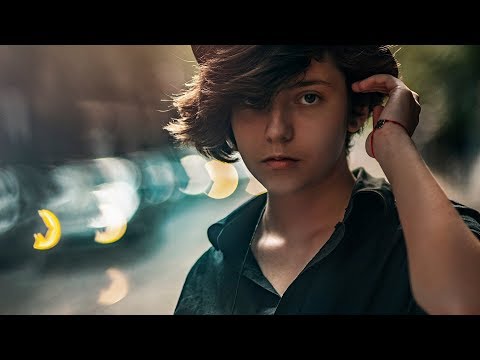 Видео: ДВАМА фотографи снимат ЕДИН модел