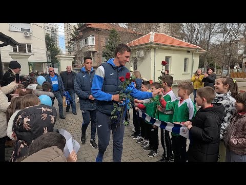 Видео: "Син празник" в Начално училище "Васил Левски" в  град Пазарджик