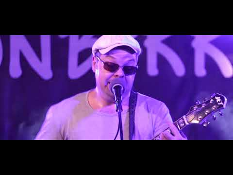 Видео: Джин-Тоник -"Водитель КАМАЗа" (Live Glastonberry)