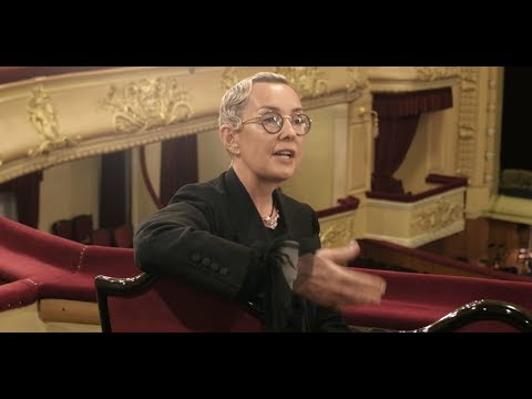 Видео: Vogue-этикет. Урок 11: правила светского выхода.