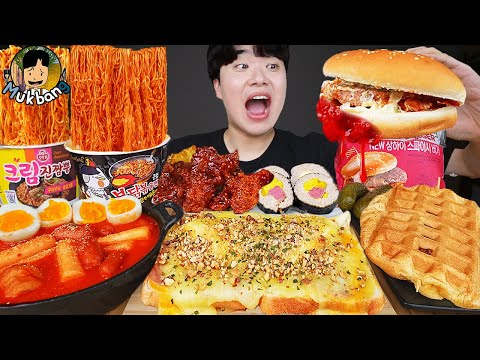 Видео: Текст) ASMR MUKBANG острый рамэн и хот-доги с сыром, пицца и ттеокбокки !! Корейский магазин