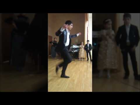 Видео: Gypsies dance. Цыганский конкурс-2.Пляшут цыганские парни.