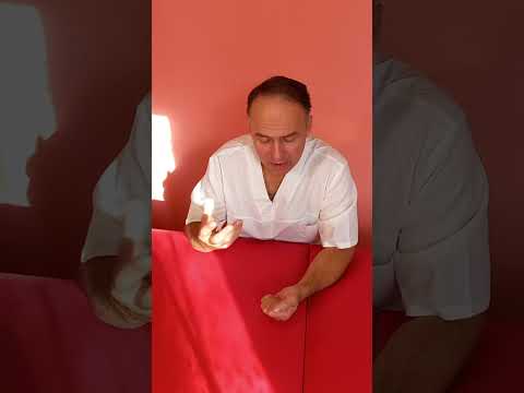 Видео: Как восстановить руку после инсульта видео упражнения.