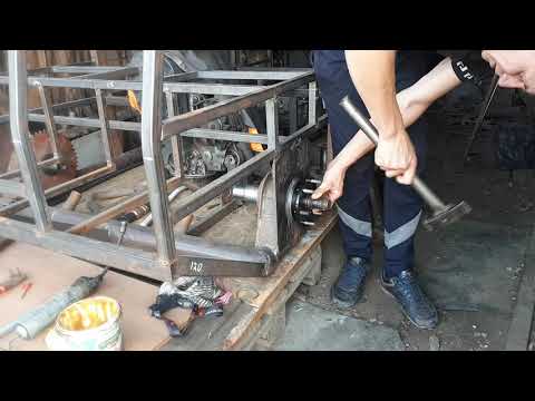 Видео: Строю бортоповоротный вездеход.