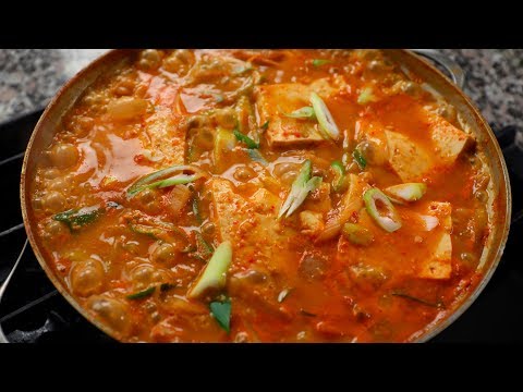 Видео: Cheonggukjang-jjigae (Рагу из очень сильно ферментированной соевой пасты) 청국장 찌개