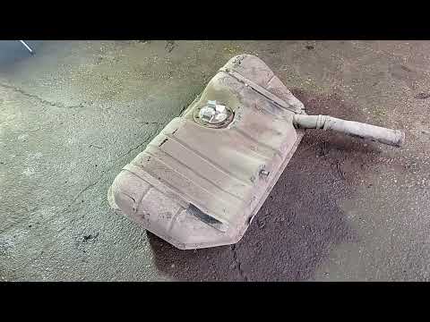 Видео: Как снять топливный бак Ваз 2114 #RAZNOBOY #ВАЗ2114 #какснять