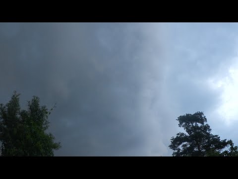 Видео: Влог 30.06.2017/Приехала на дачу-привезла ураган/Купание в болоте/В гостях у Любы Да