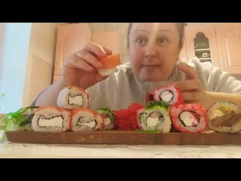 Видео: МУКБАНГ СУШИ РОЛЛЫ ЕМ С АППЕТИТОМ🍣🍣🍣