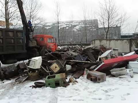 Видео: Работа ломовоза с гидравлическим манипулятором