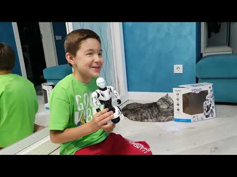 Видео: Как я и обещал новый робот Junior 1.0, Silverlit, Ycoo,Мой кот Лаврик!