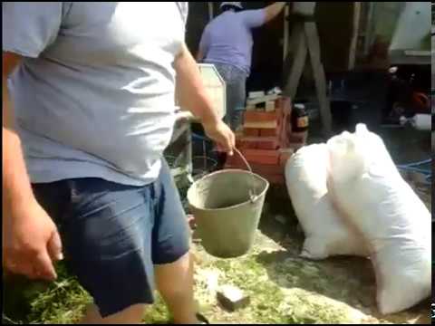 Видео: Утепление фасада 4 часть Забиваем опилкобетон