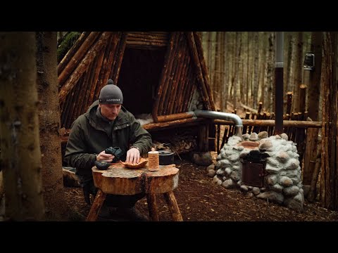 Видео: Asbjorn Bushcraft: дегтярная печь, стол из старого спила  и кресло из брёвен 2023
