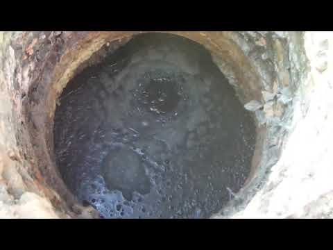 Видео: iF Бросаем Карбид в Старую Выгребную Яму Вносим Карбид в Септик Carbide to Old Septic tank 20200830