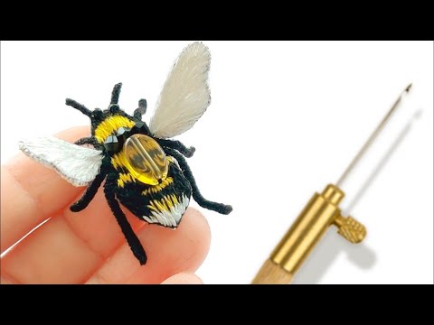 Видео: Объемная вышивка🐝Пчела🐝Люневильский крючок+гладь• Stump work embroidery. Satin stitch+luneville hook