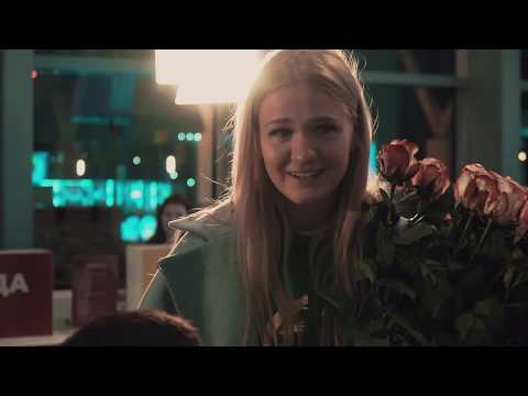 Видео: Предложение руки и сердца в аэропорту "Платов"