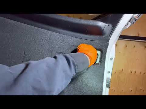 Видео: Инструкция по замене лампы заднего хода в автомобилях Lexus RX350 RX450h 2010–2015 гг.