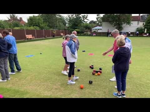 Видео: Замораживание головы — Боулз на лужайке для развлечения 28.