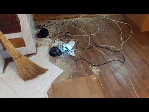 Видео: Меняю проводку в доме!(коряво зато сам)Обложил печку плиткой.