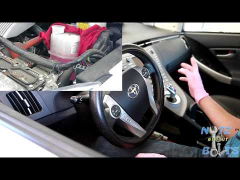 Видео: Слив и заправка охлаждающей жидкости для инвертора Toyota Prius 2010-2015 гг.