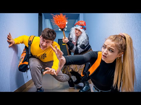 Видео: БАБУШКА ВЕДЁТ УРОКИ ВМЕСТО УЧИЛКИ!