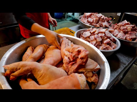 Видео: Лучшая хаккайская кухня Тайваня! Хрустящая свиная ножка с солью и перцем - Тайваньская еда