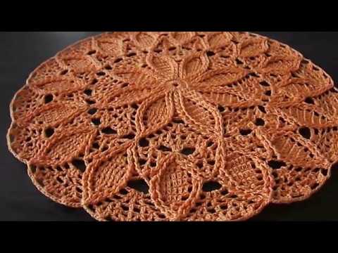 Видео: САЛФЕТКА С ОБЪЕМНЫМИ ЛИСТОЧКАМИ КРЮЧКОМ. ЧАСТЬ 1 - НИЖНИЙ ЯРУС ЛИСТЬЕВ