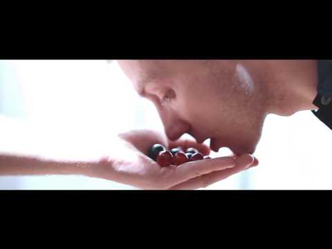 Видео: Shortparis - День кормления