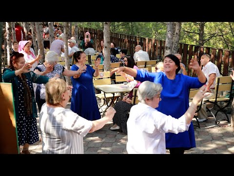 Видео: В Кореизе провели первую после возвращения на родину встречу односельчан