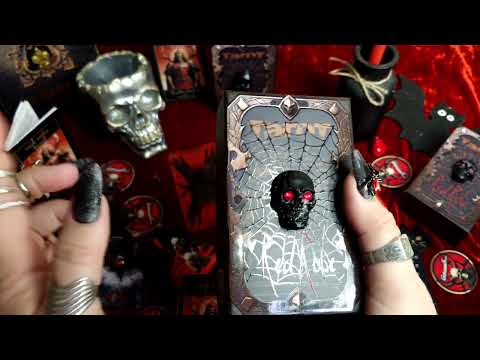 Видео: Распаковка обзор 2 издания Таро " The Red Robe" сравнение 1 и 2 издания .