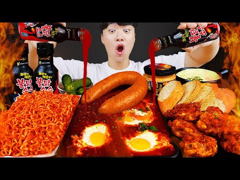 Видео: ASMR MUKBANG & Готовка | ОСТРАЯ ЛАПША & жареная курица & КОЛБАСА | звук еды !!