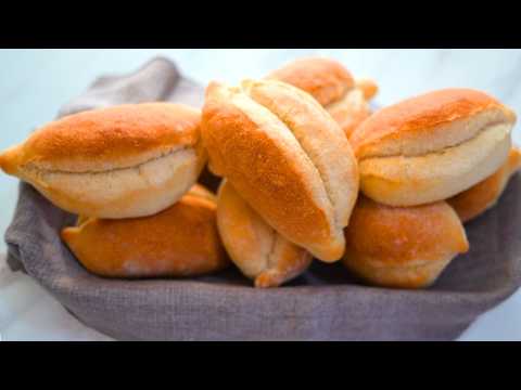 Видео: Суперпростые хрустящие булочки без замешивания теста всего из 4 ингредиентов! Португальские булочки